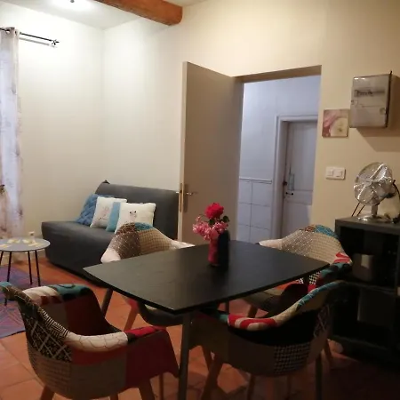 Apartment Centre De *
